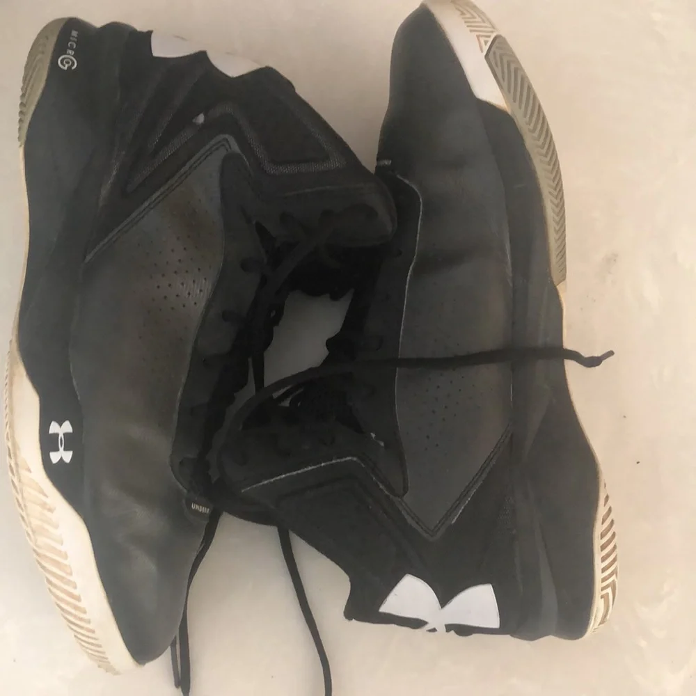 Under Armor Men’s Micro G Sneakers
